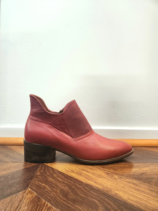 Bueno Steph Ankle Boots // Darktile